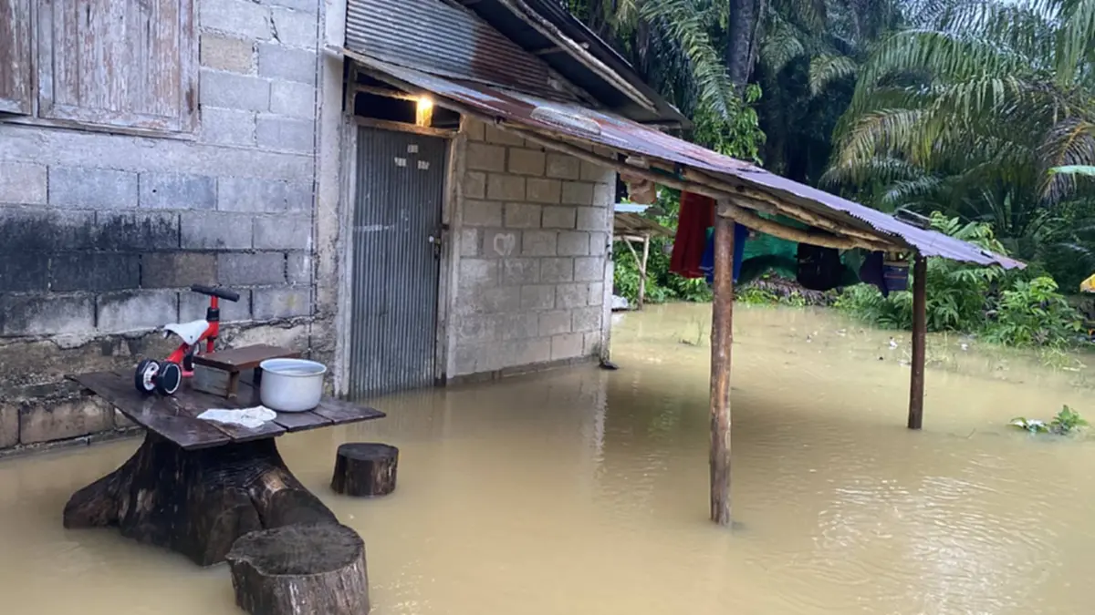 พังงาอ่วมฝนถล่มท่วม 2 อำเภอกว่า 154 หลังเร่งอพยพหนีน้ำป่า