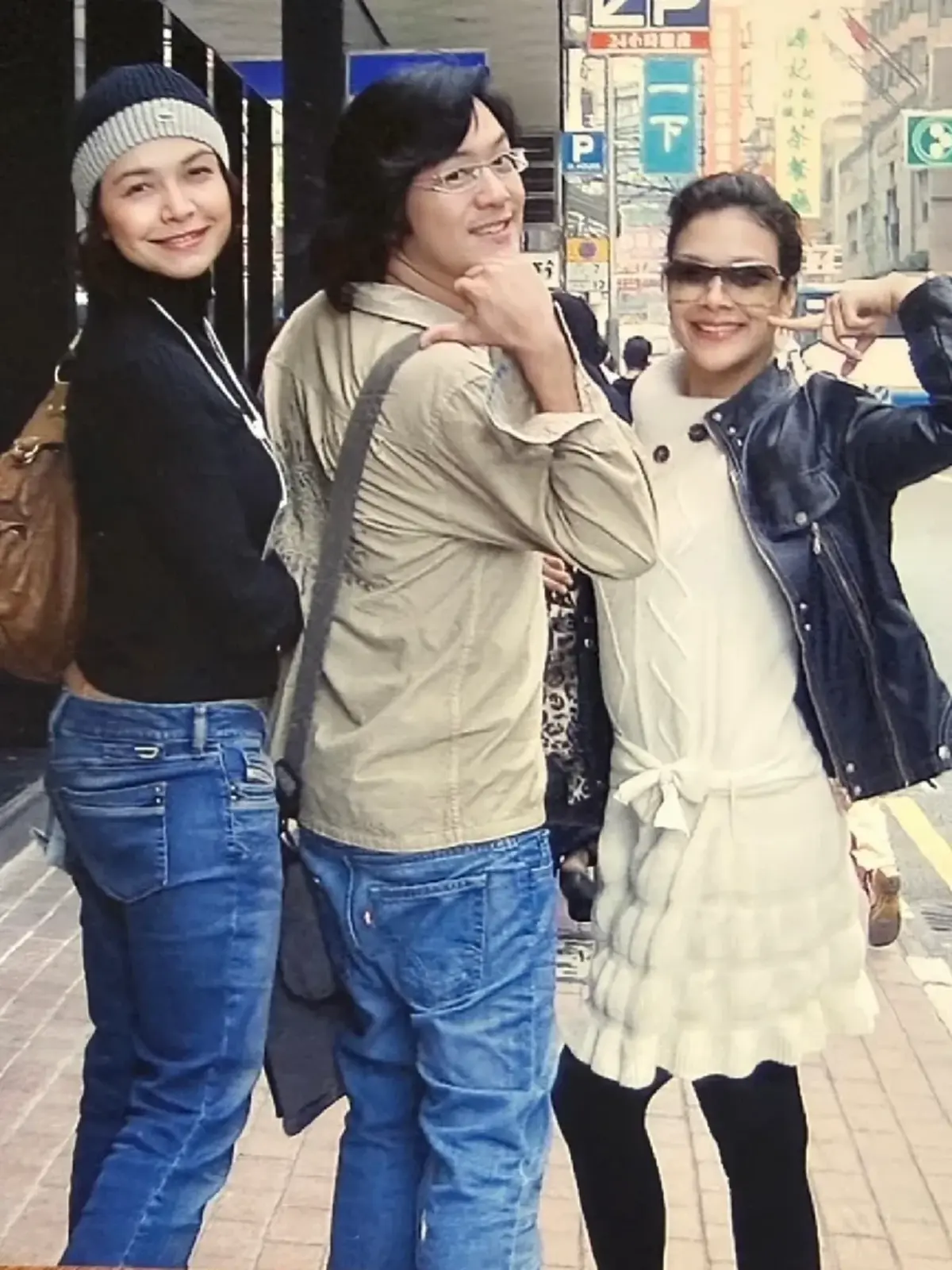 ย้อนวันวานสุดอบอุ่น “โก้ ธีรศักดิ์” โพสต์ภาพเก่า  ทำโซเชียลฮือฮา
