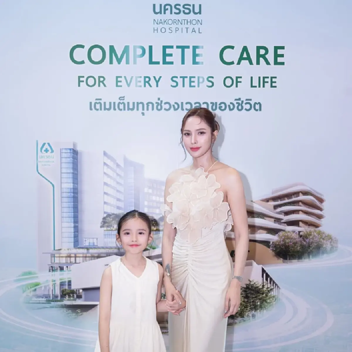  “อุ้ม ลักขณา” ควง “น้องดิสนีย์” แปลงโฉมออกงาน ออร่าพุ่งทั้งแม่ลูก
