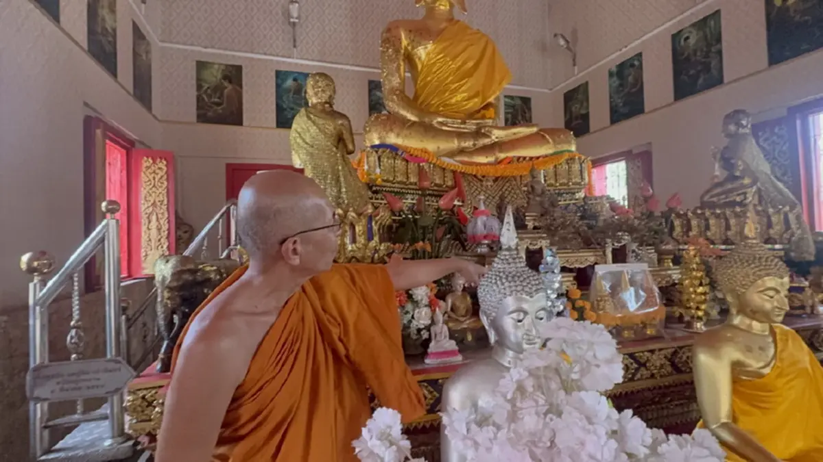 โจรตีเนียนกราบพระประธาน ก่อนฉวยโอกาสลักพระพุทธรูปวัด