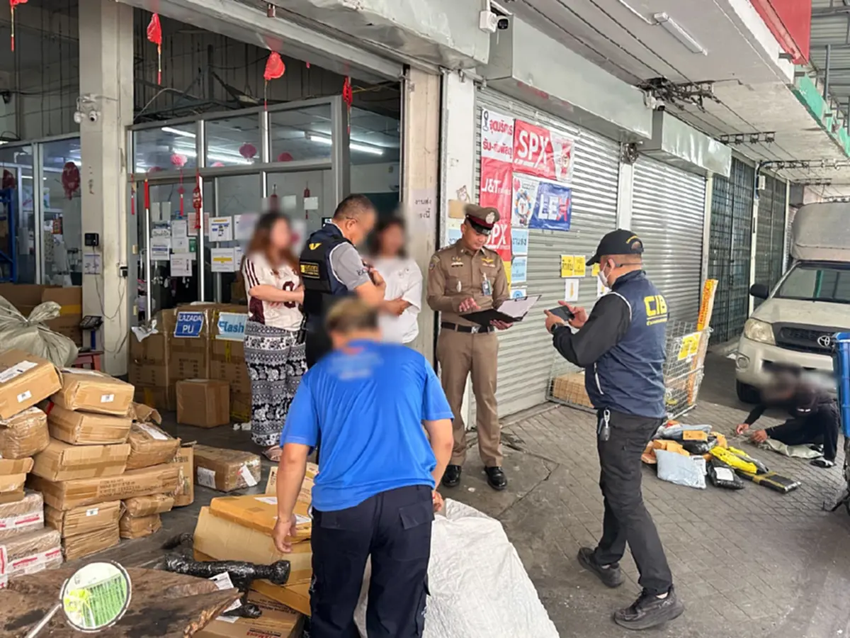 ค้นร้านขนส่งอะไหล่หัวเทียนปลอม  เตรียมลอบจำหน่ายหน้าร้านออนไลน์