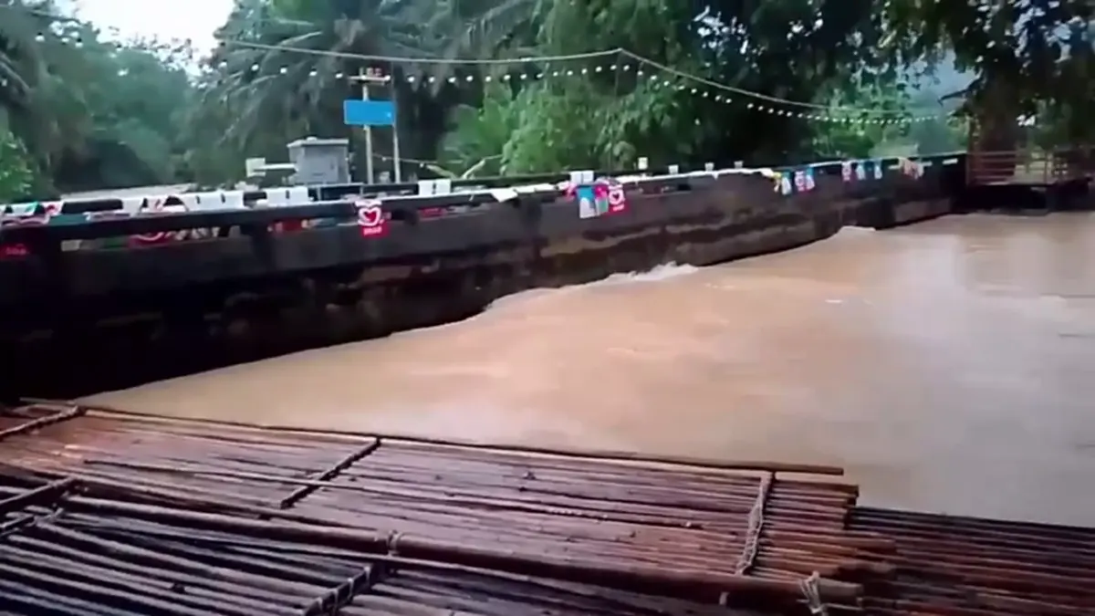 พังงาอ่วมฝนถล่มท่วม 2 อำเภอกว่า 154 หลังเร่งอพยพหนีน้ำป่า