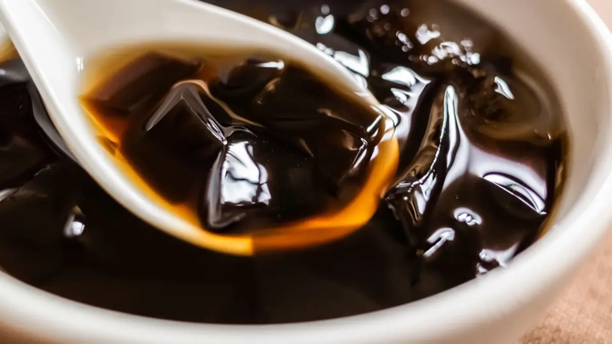 ไขข้อสงสัย เฉาก๊วย ทำจากอะไร ไม่ใช่วุ้นอย่างที่หลายคนคิด