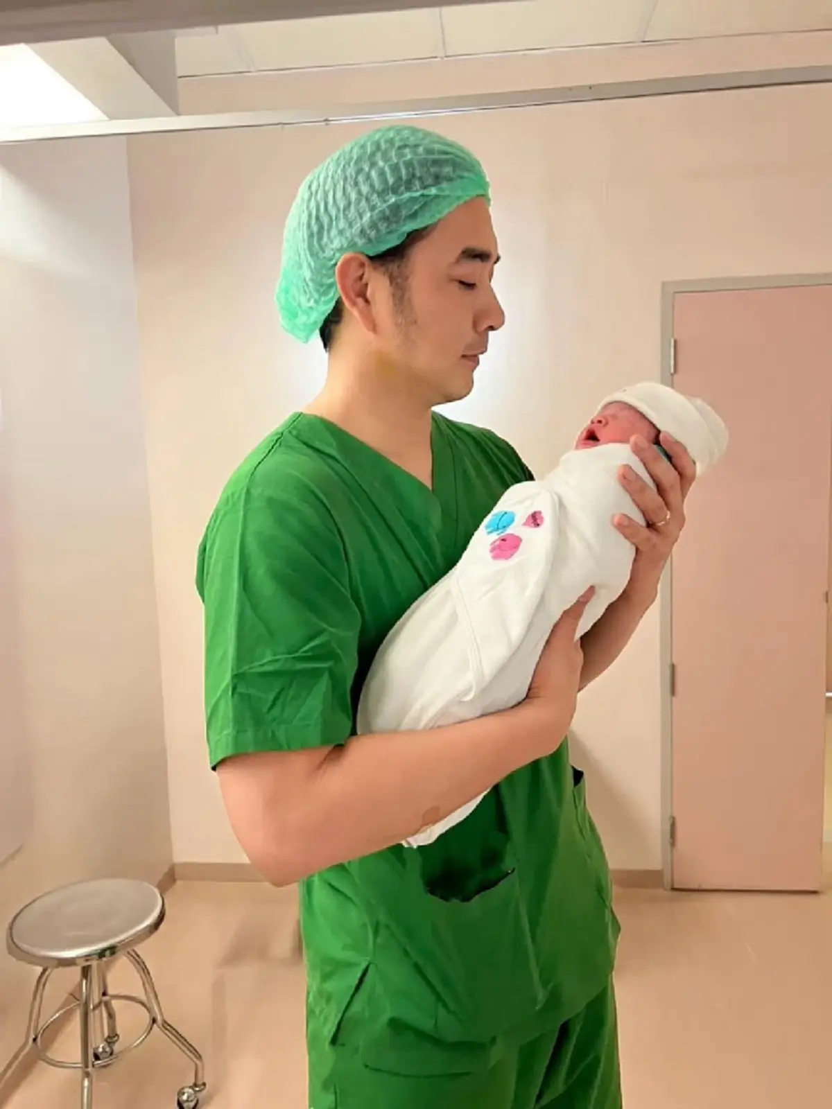 เจมส์ เรืองศักดิ์   เปิดตัวลูกสาวคนที่ 2  แฟนคลับแห่ยินดีล้นหลาม