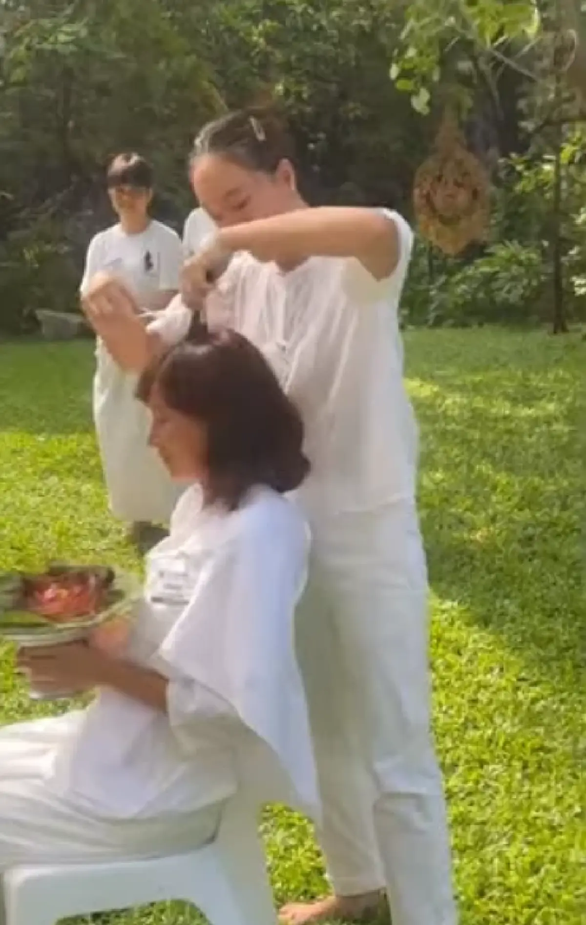 อนุโมทนา "ดาราสาวชื่อดัง" ตัดสินใจปลงผมบวชชี เพื่อพบเจอความสงบ