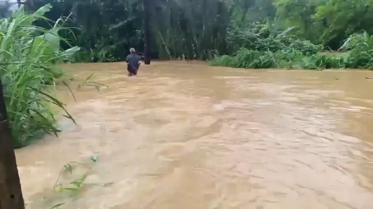 พังงาอ่วมฝนถล่มท่วม 2 อำเภอกว่า 154 หลังเร่งอพยพหนีน้ำป่า