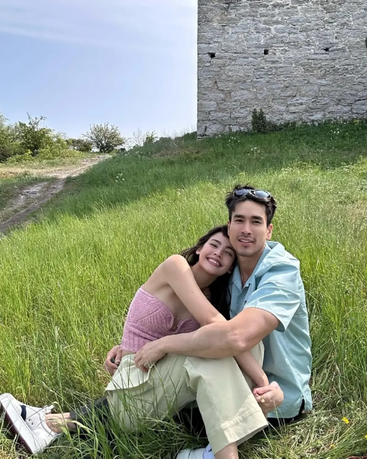 แห่จับตา ภาพล่าสุด "ณเดชน์ - ญาญ่า" บ่าวสาวป้ายแดง หรือจะมีข่าวดี ?