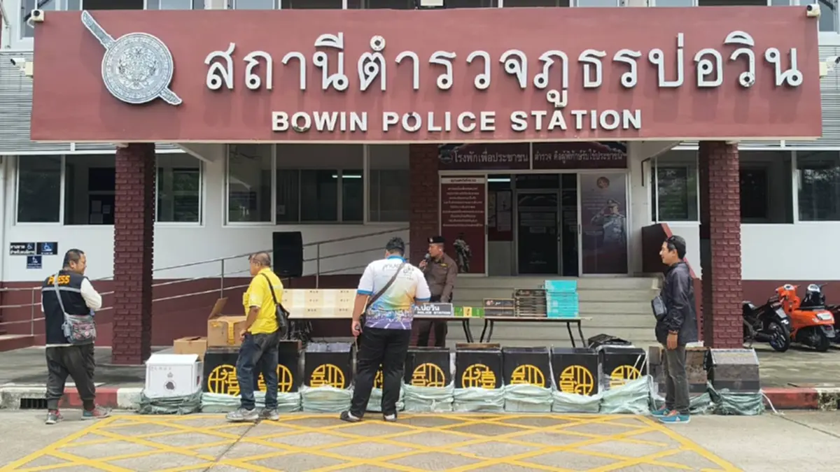 รวบหนุ่มจีนคารีสอร์ต! ซุกบุหรี่หนีภาษีกว่า 15,000 ซอง เกือบ 2 ล้าน