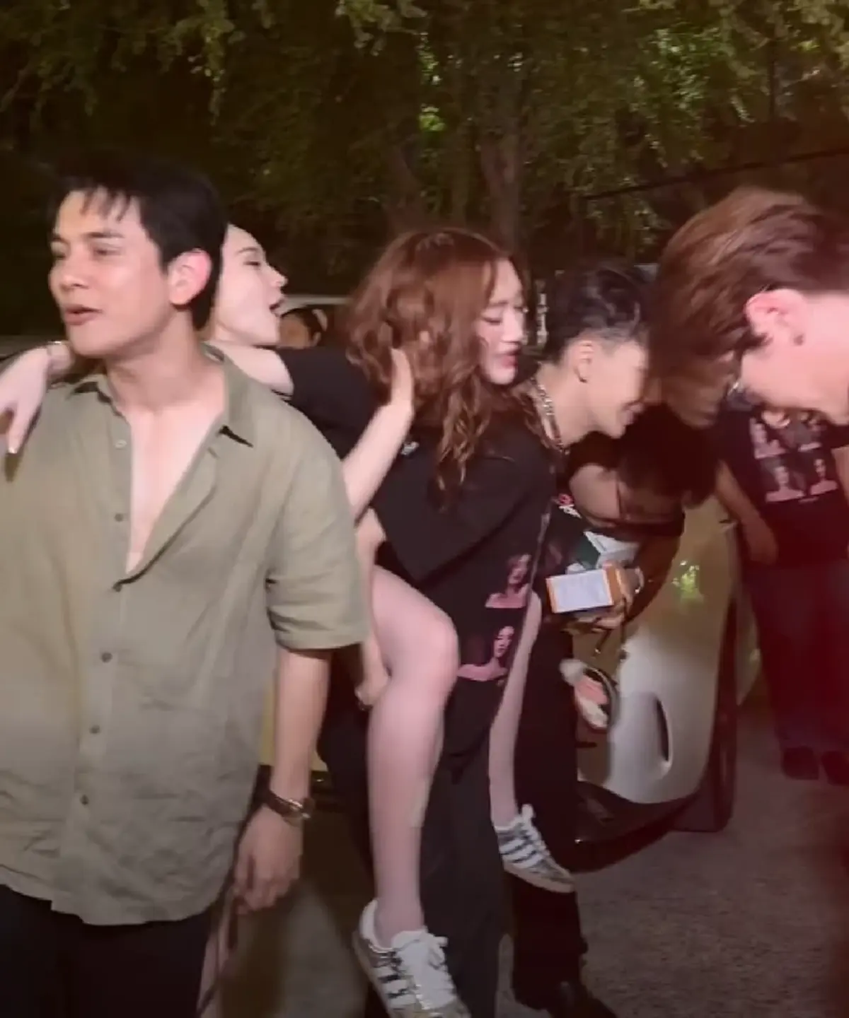 เปิดสภาพ เบสท์ คำสิงห์ หลังปาร์ตี้วันเกิด สุดท้ายโดนแบกออกจากงาน