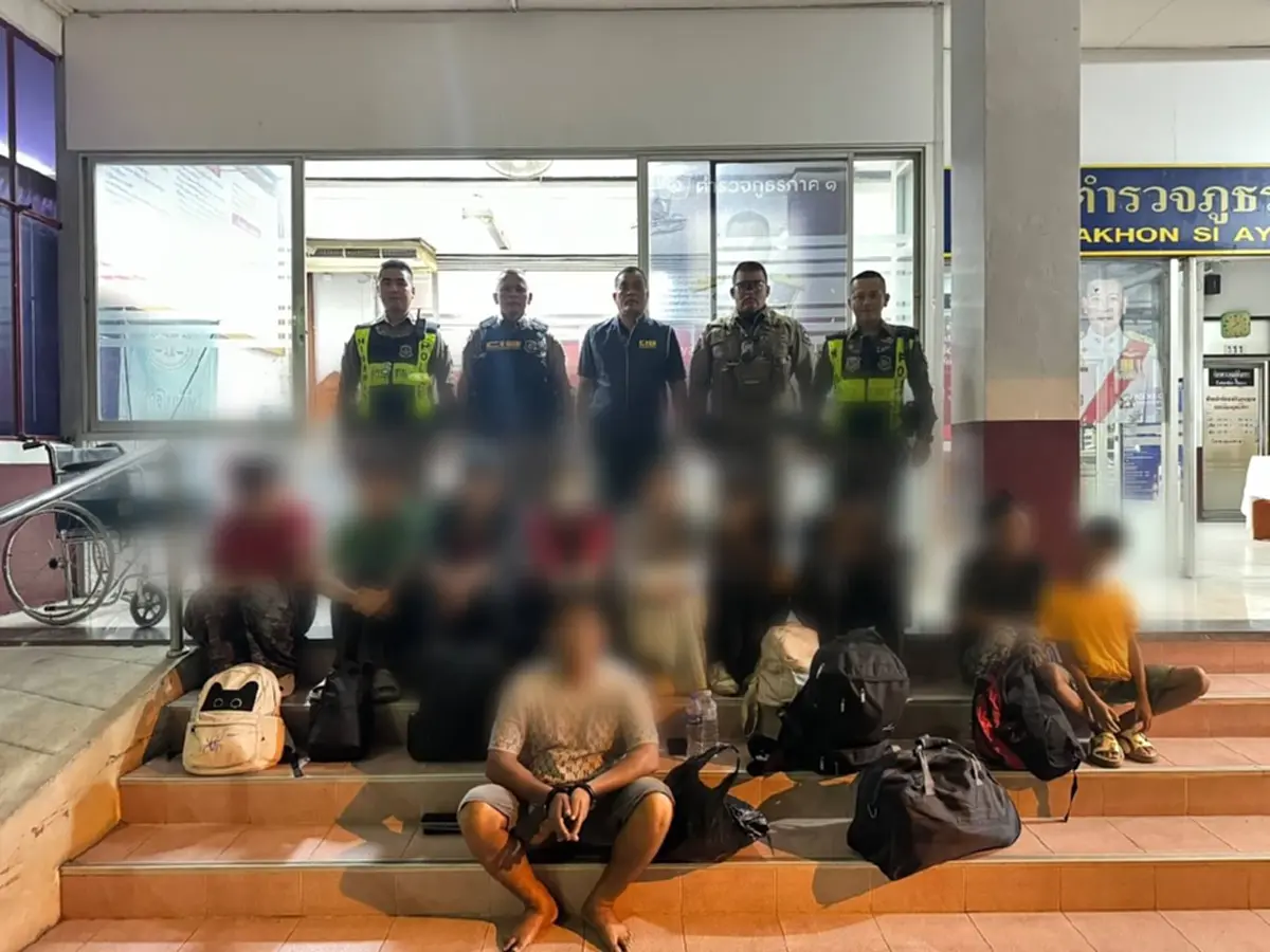 ตำรวจทางหลวงอยุธยาสกัดรถเก๋งขนต่างด้าวอัดแน่น รวบ 10 ราย