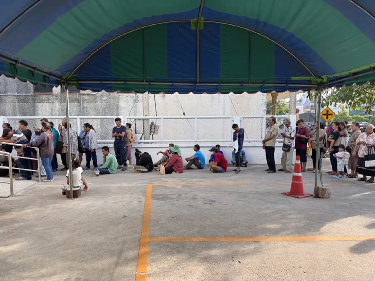 แห่ยืนยันสิทธิ์ ไทยช่วยไทยพลัสวันสุดท้าย คนแก่โอดเข้าถึงยาก