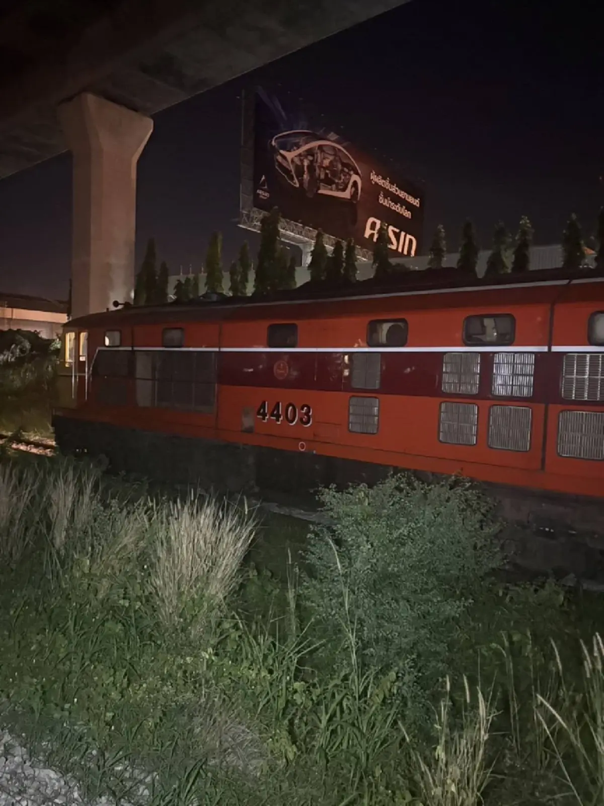  สลดกลางดึก สาววัย21 ดับคาที่เซ่นรถไฟขนสินค้าชนมอเตอร์ไซค์