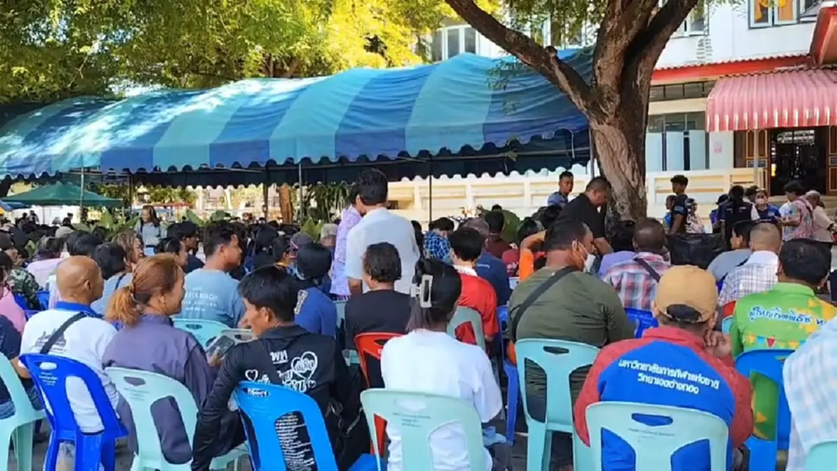 แน่นธนาคารทั้งวัน! ผู้สูงอายุบ่นลงทะเบียน "ไทยช่วยไทยพลัส"