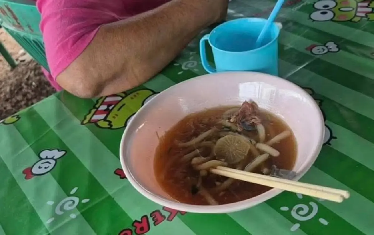 เปิดอาการล่าสุด ลูกค้าร้านก๋วยเตี๋ยว หลังถูกหามส่ง ICU