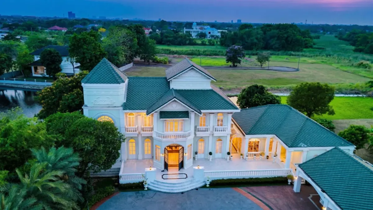 ธัญญ่า ประกาศขายคฤหาสน์หรู ริมทะเลสาบ พื้นที่ 1.5 ไร่ ราคาสุดอึ้ง