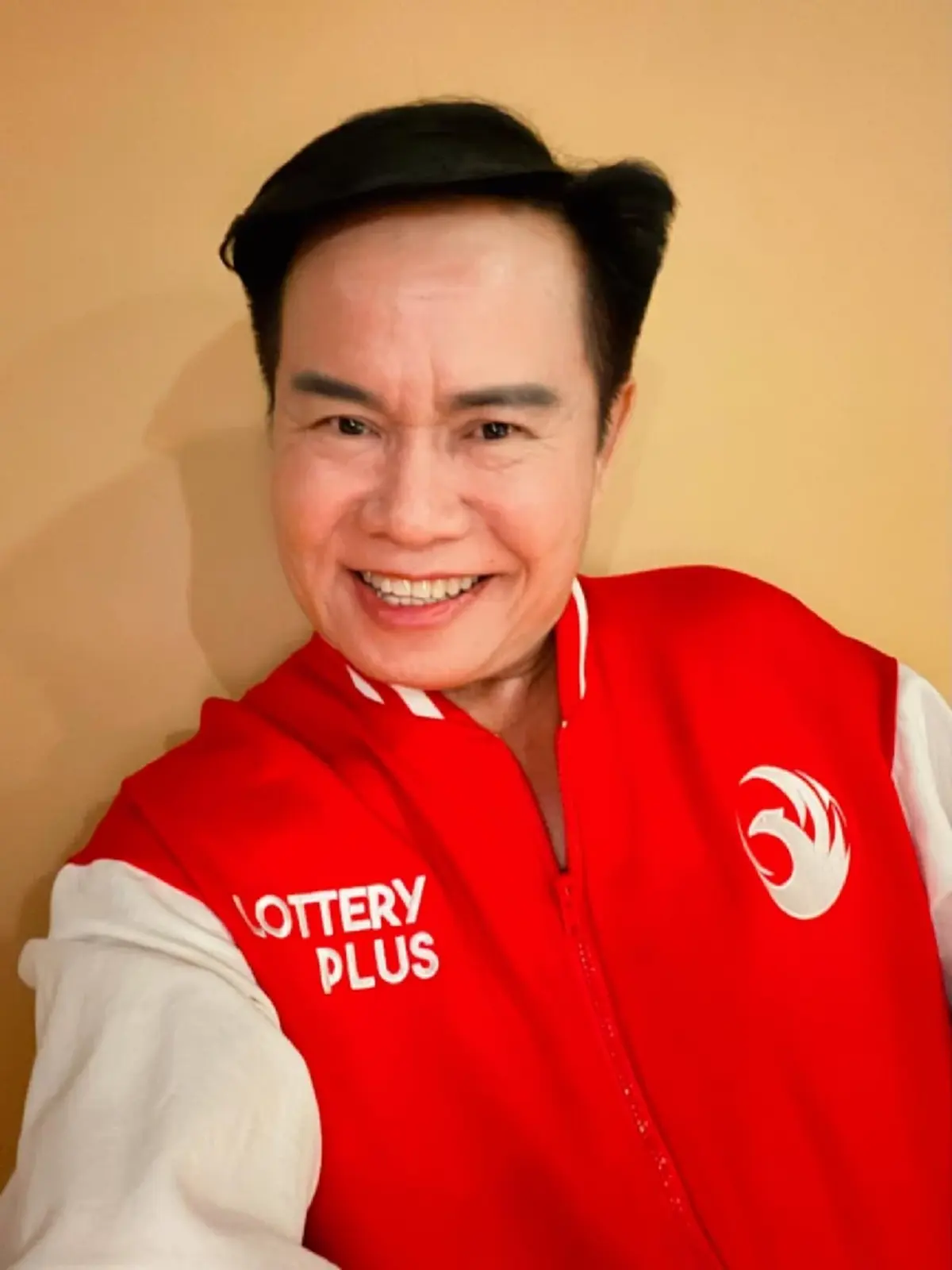 ลูกทุ่งดัง มนต์สิทธิ์ คำสร้อย เขย่าเซียมซีโชว์ ได้เลขสวย