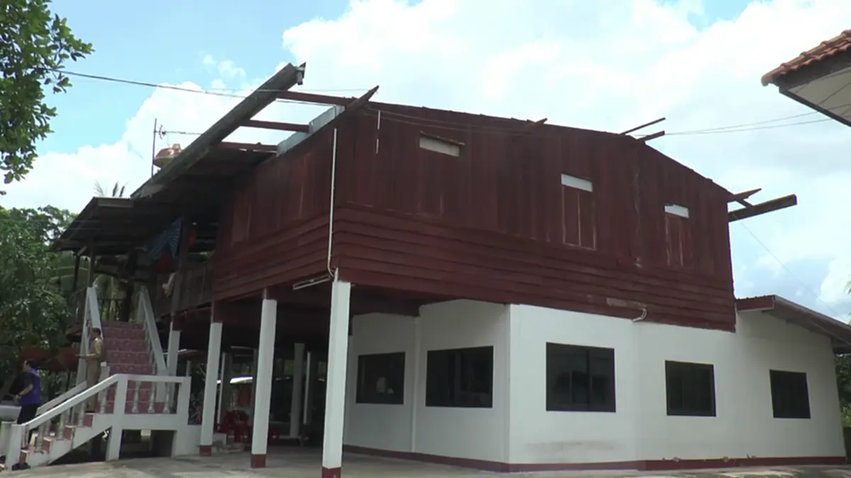 ยโสธรพายุถล่ม 3 อำเภอบ้านพังกว่า 105 หลัง ผู้ว่าฯ สั่งเร่งช่วยด่วน