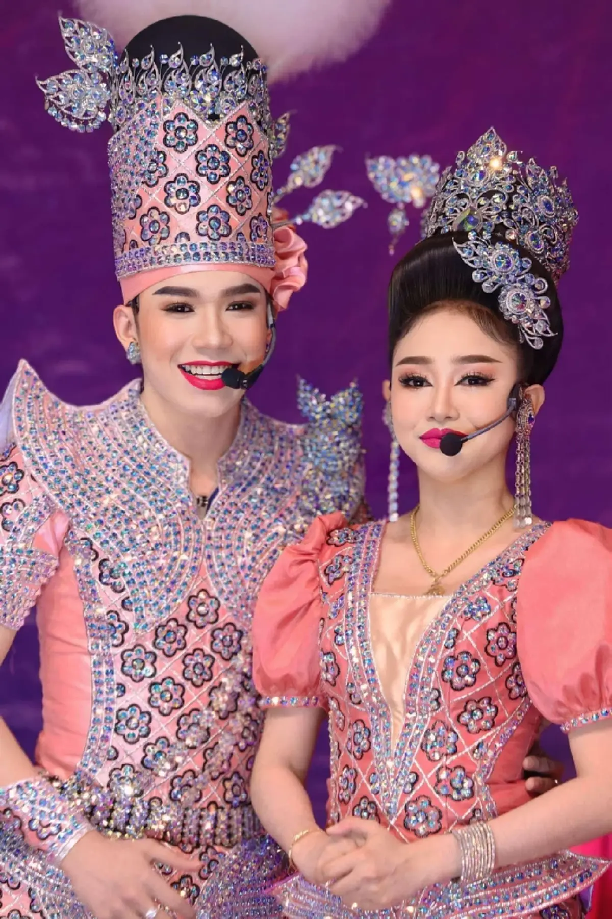 วิวาห์หวานฉ่ำชื่นมื่น นุ่น ดำดง ควงแขน  นุ กฤษฎา เข้าพิธีแต่งงาน