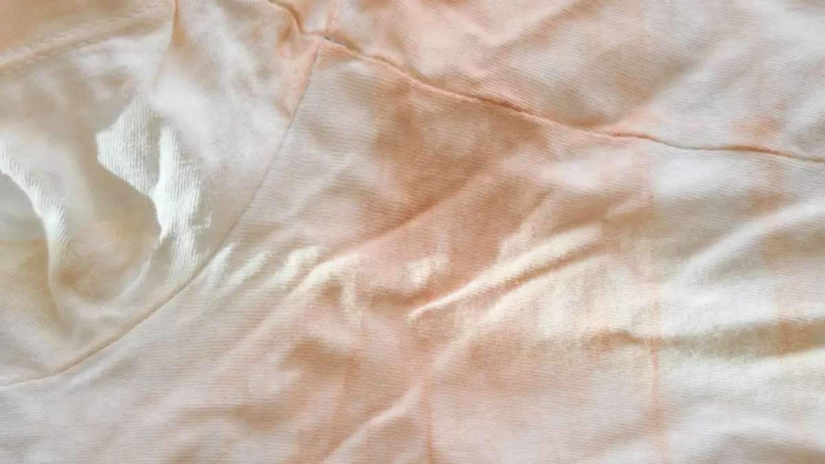 หมดปัญหาคอเสื้อเชิ้ตขาวเลอะ ผย 4 สูตรเด็ดขจัดคราบเครื่องสำอาง