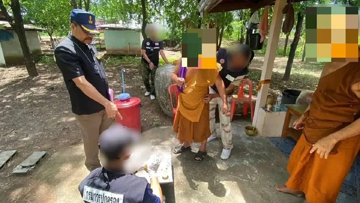 ผ้าเหลืองสะเทือน พระวัย 58 ถูกจับคาวัด พบยาบ้า-อุปกรณ์เสพครบ
