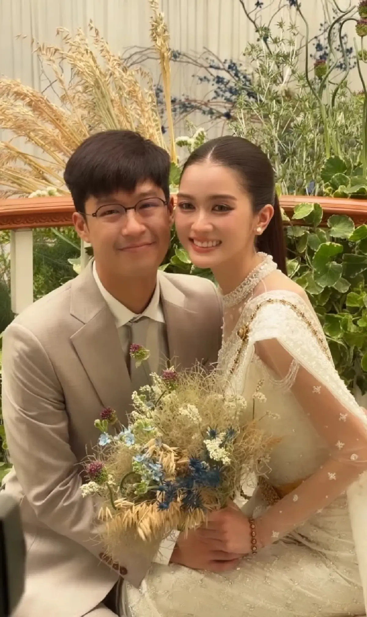 นางเอกดัง ควงลูกชายเนวิน เข้าพิธีวิวาห์ มี อนุทิน ร่วมเป็นประธาน
