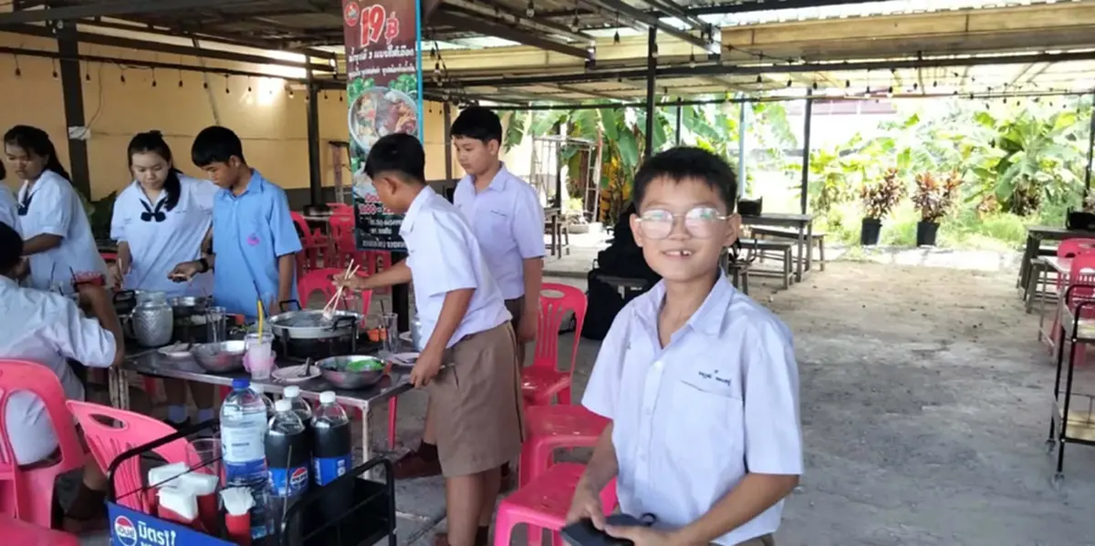พ่อสตั๊น ลูกเลี้ยงเพื่อน 30 คน เอ็นดูสิ่งทำให้พ่อแลกค่าหมูกระทะ