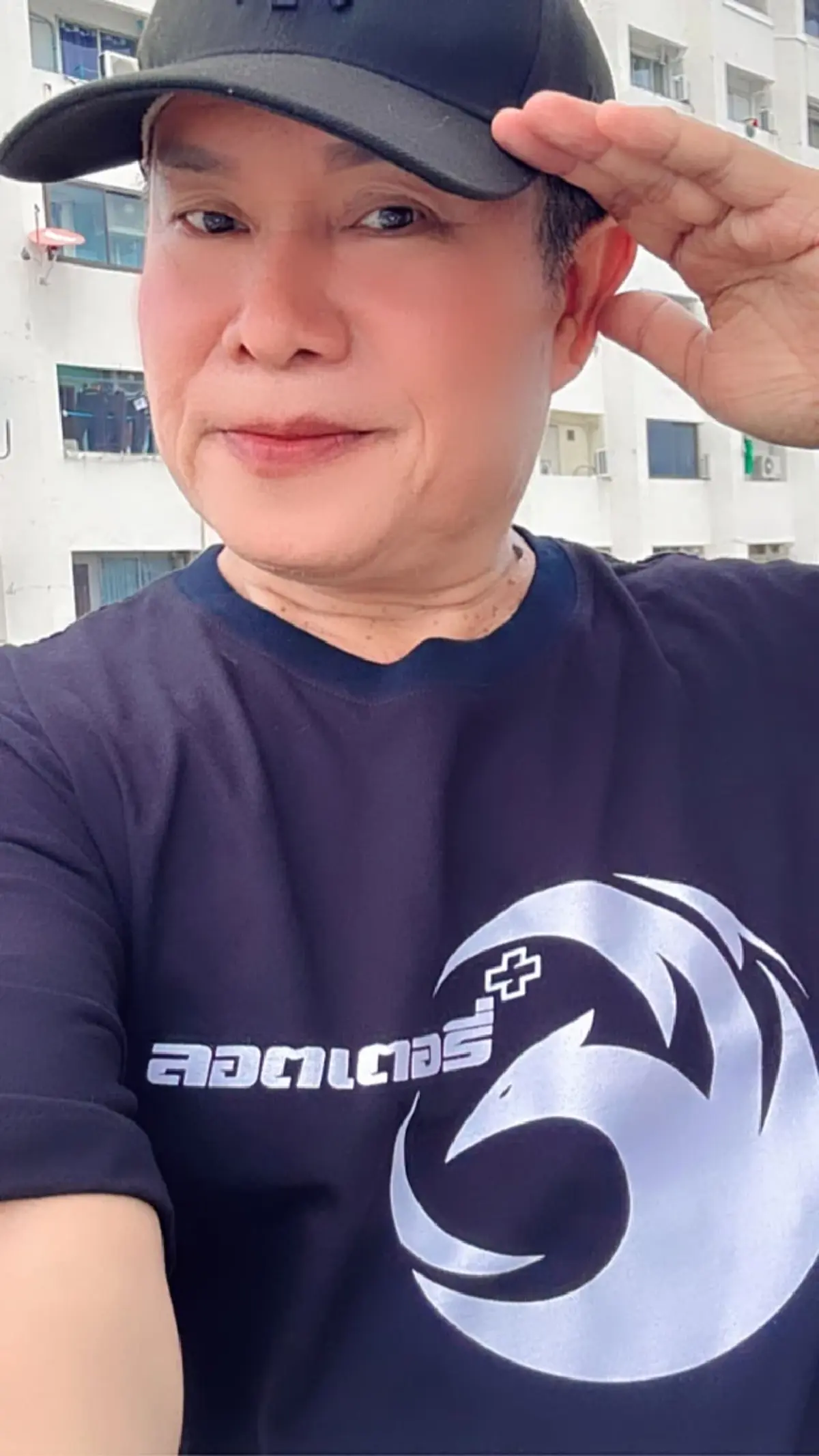 ลูกทุ่งดัง มนต์สิทธิ์ คำสร้อย เขย่าเซียมซีโชว์ ได้เลขสวย