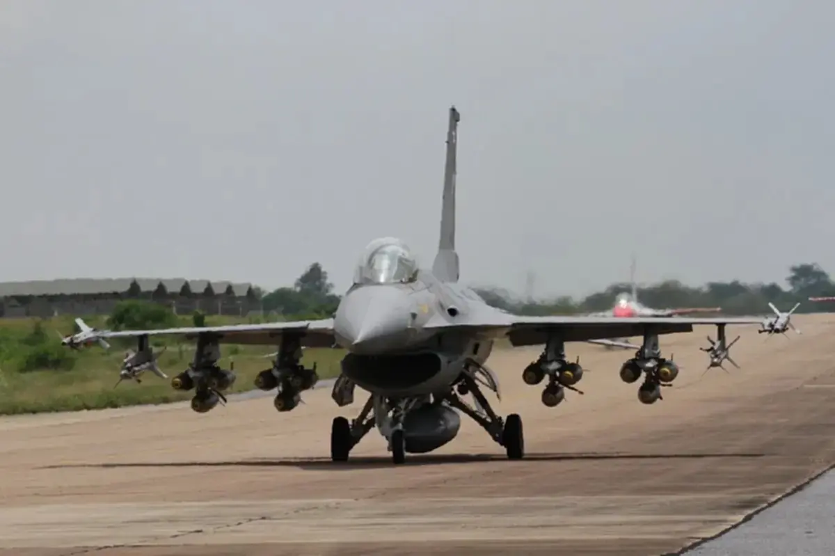 รู้แล้ว สาเหตุ F-16 บินกลางดึกเหนือน่านฟ้าไทย กองทัพอากาศแจงชัด