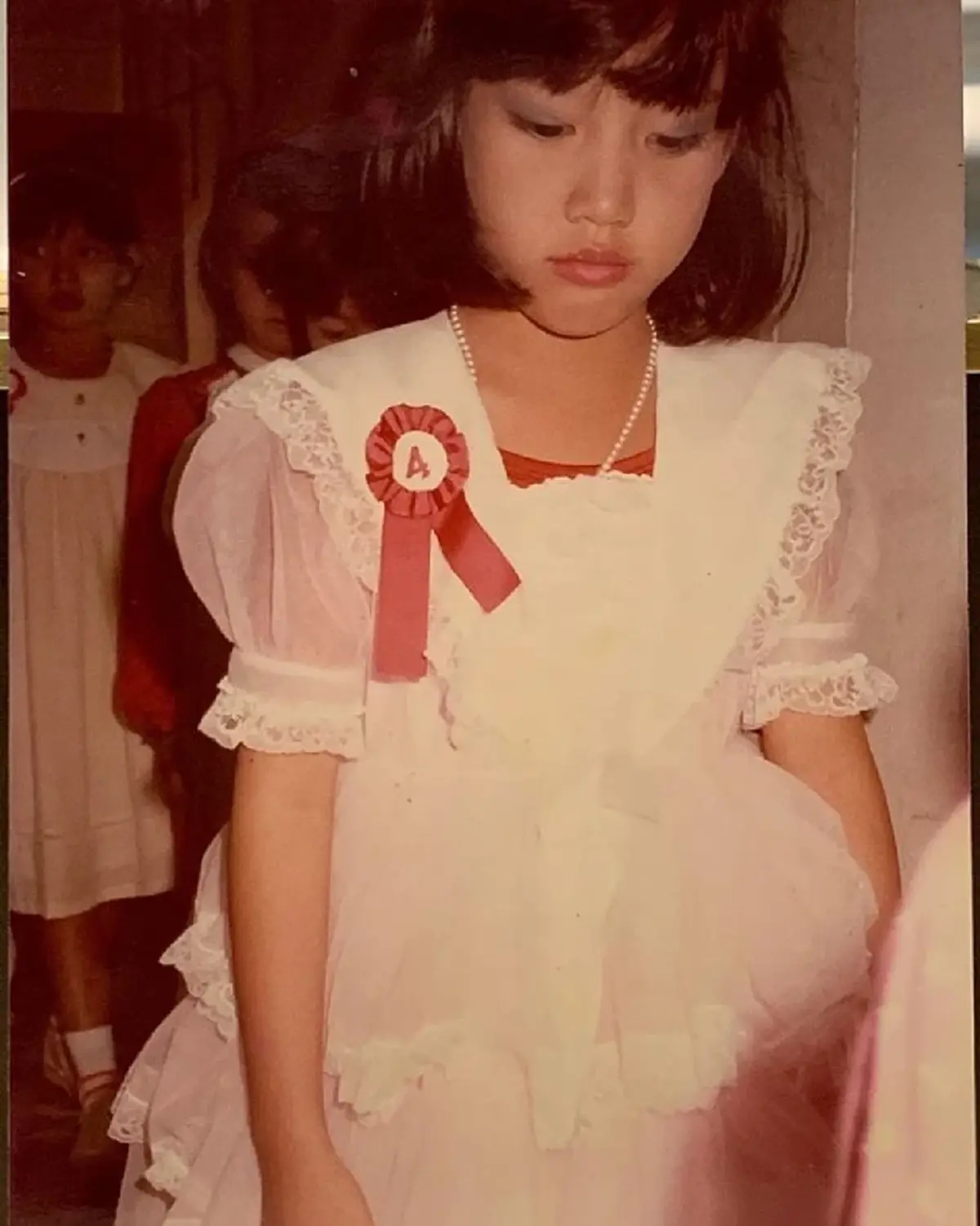 หนูน้อยคนนี้คือใคร? ย้อนภาพวัยเด็ก ลั่นสวยมาตั้งแต่เกิด
