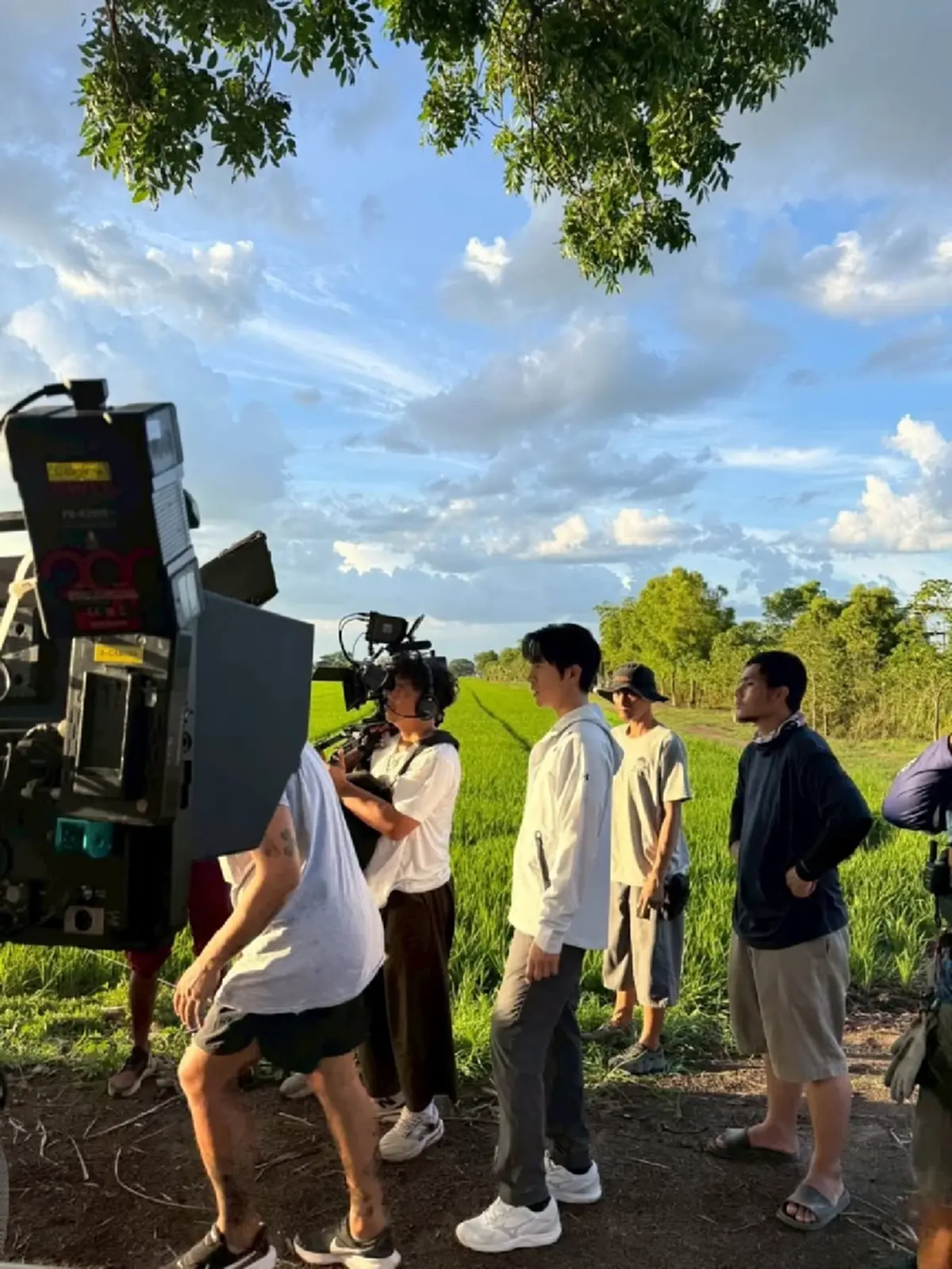 โป๊ป ธนวรรธน์’ คัมแบ็กโพสต์รูป  แต่ภาพเบื้องหลังทำแฟนๆคิดถึง