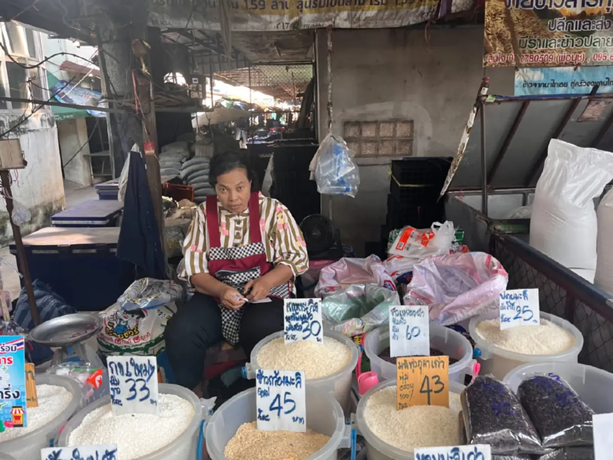 ไทยช่วยไทยพลัสวันแรก ทำตลาดเมืองเลยคึกคัก ชาวบ้านสแกนซื้อของ