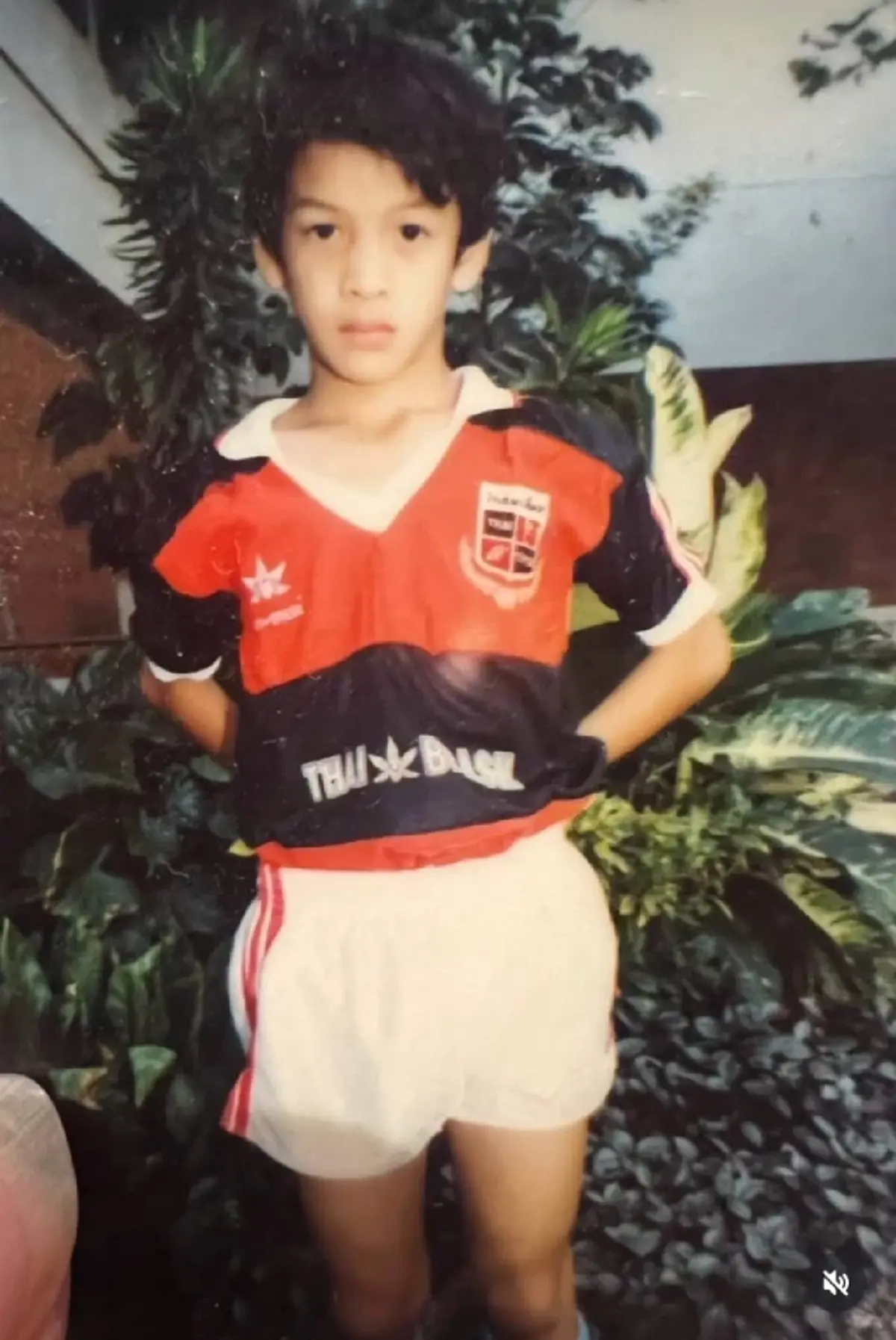 ลูกชายชาคริต วัย 8 ขวบ ยิ่งโตยิ่งหล่อ ถอดแบบคุณพ่อมาเป๊ะ