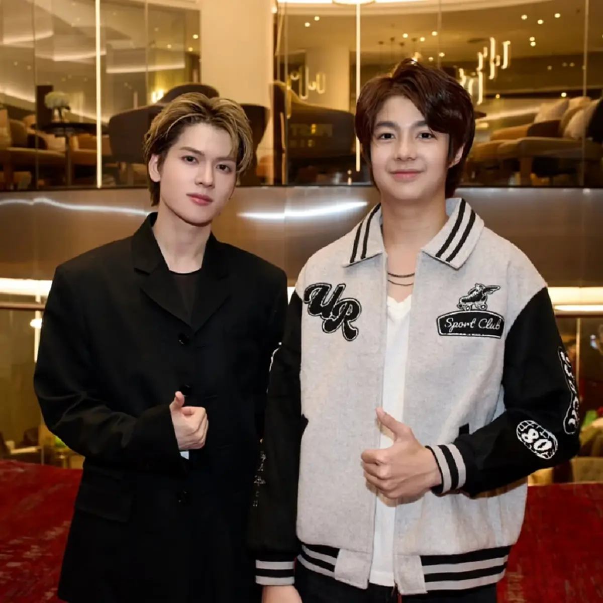 โตเป็นหนุ่มแล้ว  "วันเฉลิม" 2 รุ่น แชะภาพคู่ทำแฟนคลับใจฟู