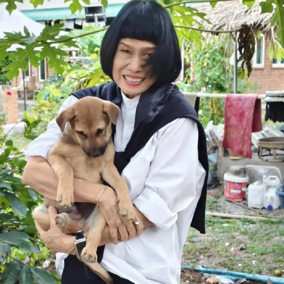 ส่องบ้านสวน "ป้าจิ๊ อัจฉราพรรณ" บัวแดงบานสะพรั่ง ร่มรื่นน่าอยู่