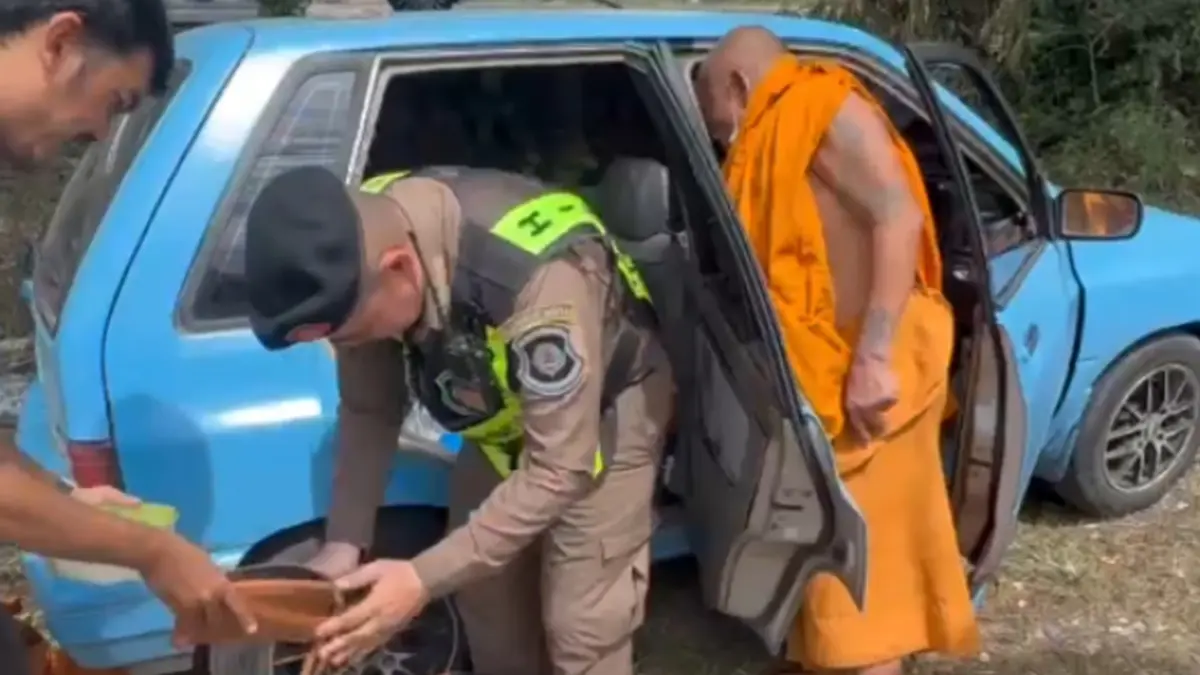 รวบพระชราเมาขับเก๋งข้ามจังหวัด ค้นรถเจอถุงยาง-แชตสยิว