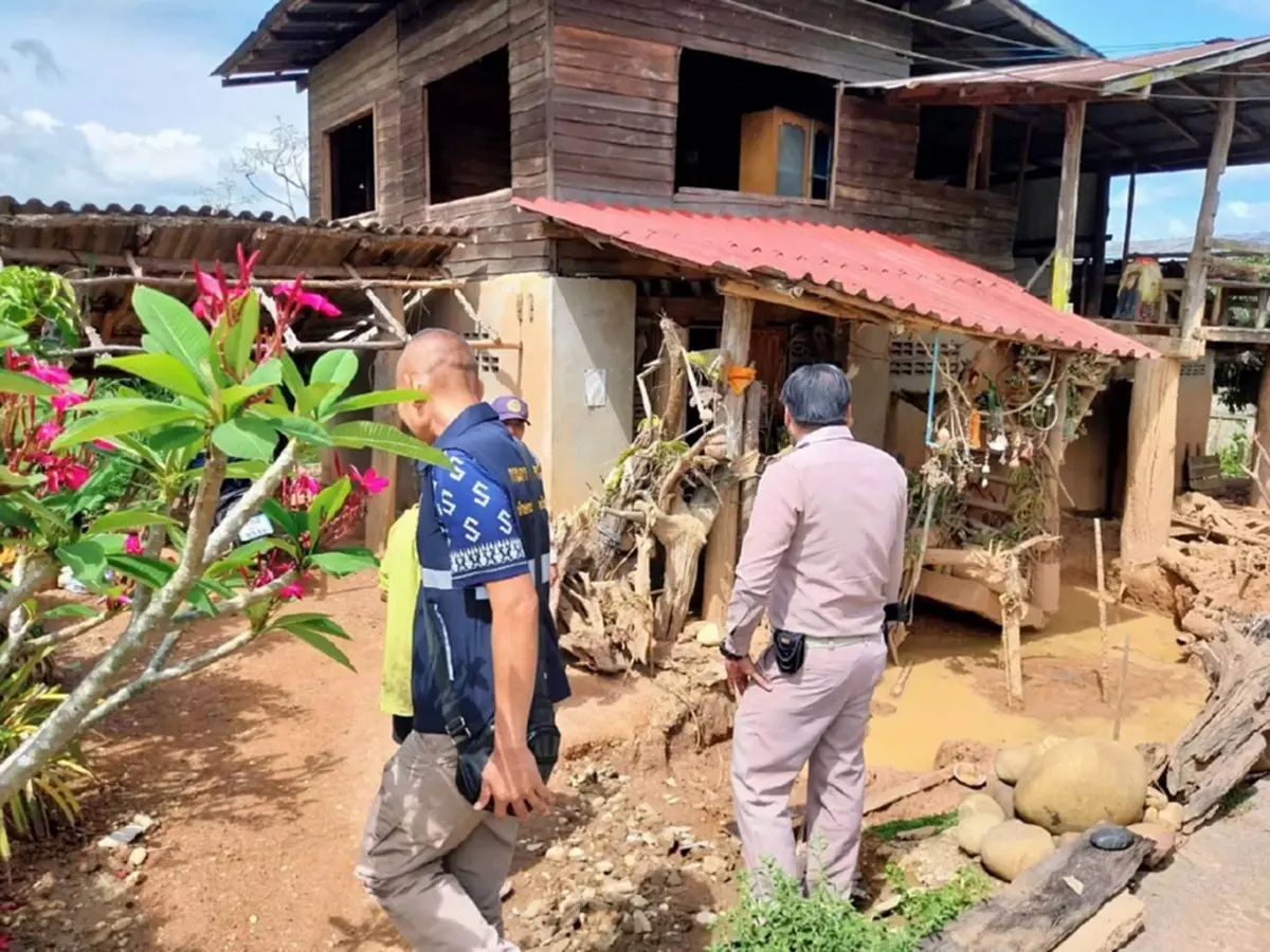หนุ่มคลั่งเจาะผนังบ้าน-ขุดพื้นหาพญานาค เชื่อซ่อนตัวใต้ดิน