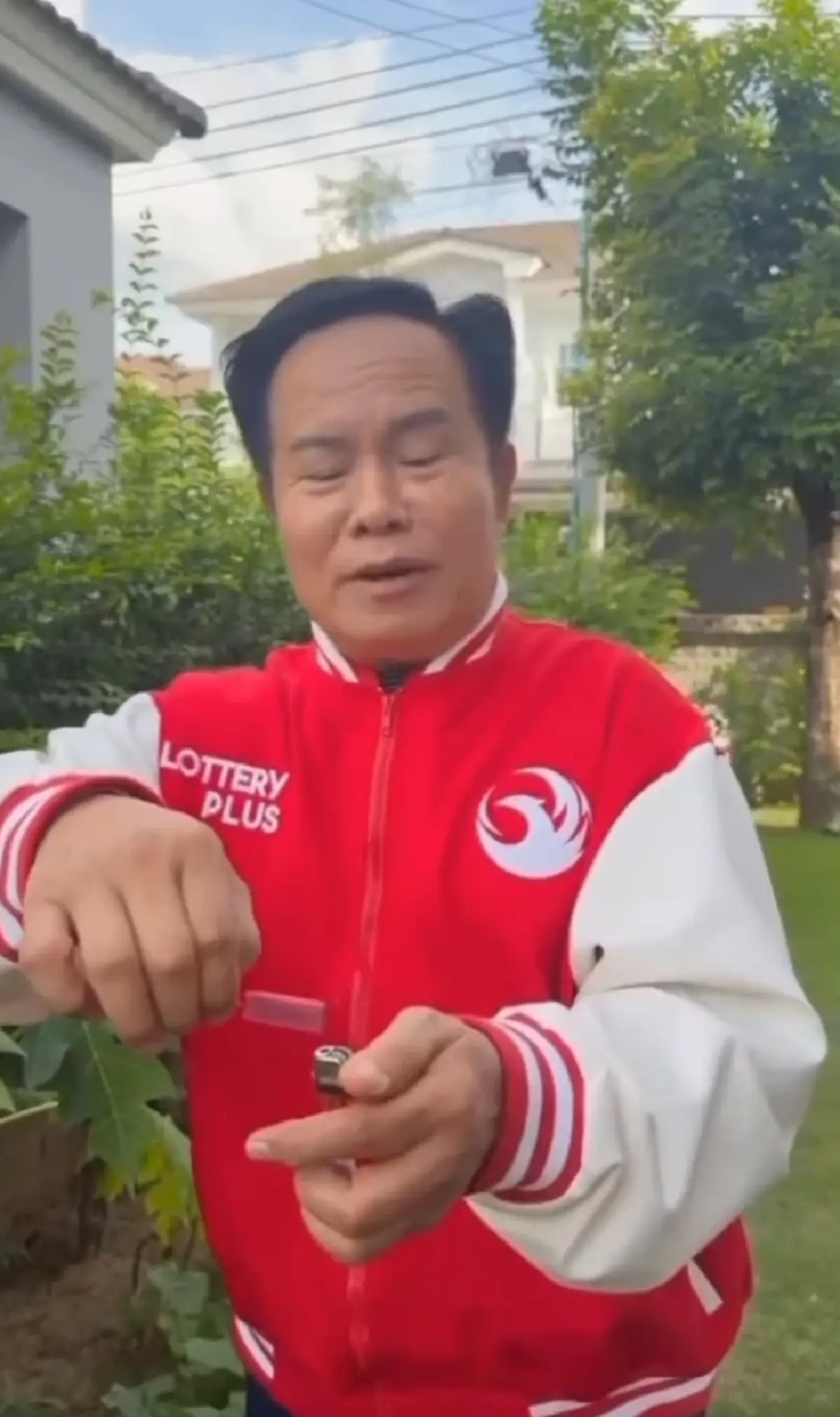 มนต์สิทธิ์ คำสร้อย โชว์จุดเลขธูปมงคล สะดุดตาเลขที่ได้