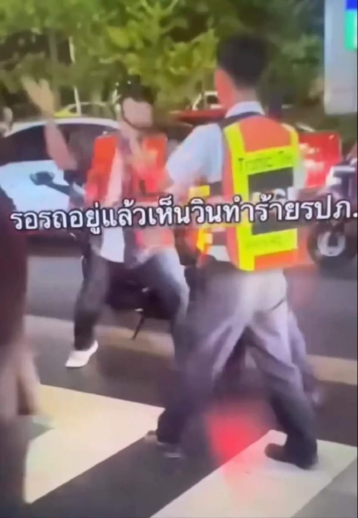 โดนแล้ว วินมอเตอร์ไซค์หัวร้อน ไล่ตบ ทำร้าย รปภ.ห้างดัง