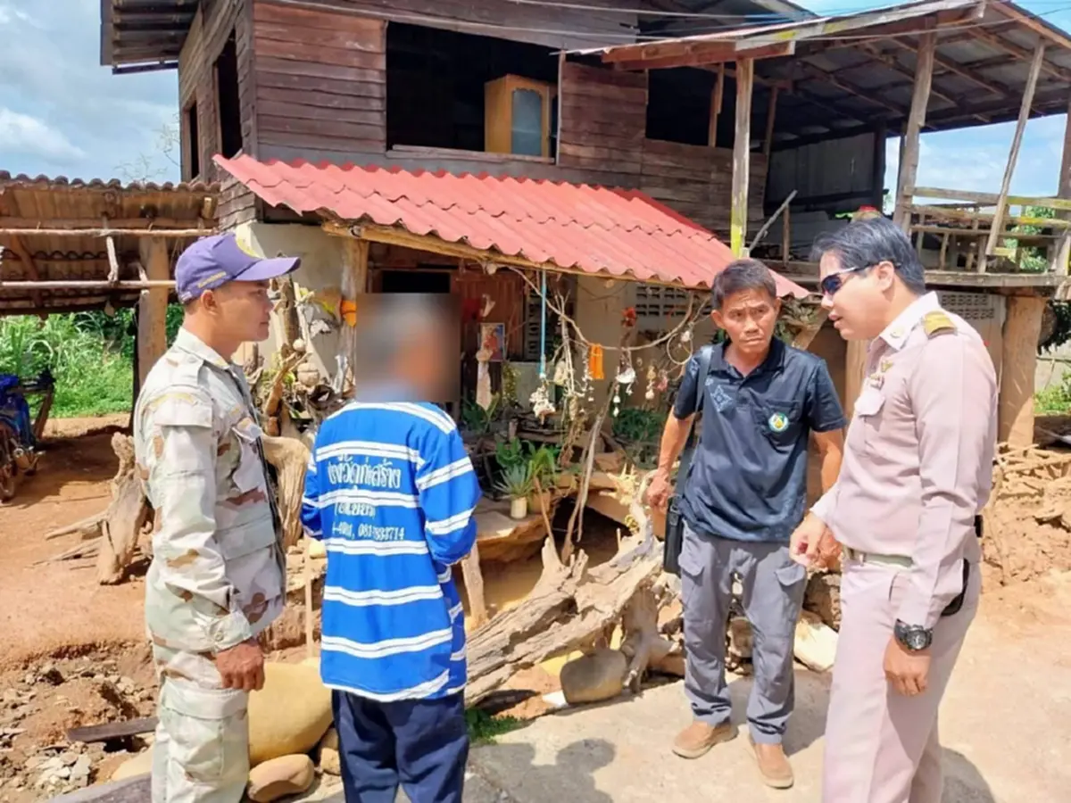 หนุ่มคลั่งเจาะผนังบ้าน-ขุดพื้นหาพญานาค เชื่อซ่อนตัวใต้ดิน