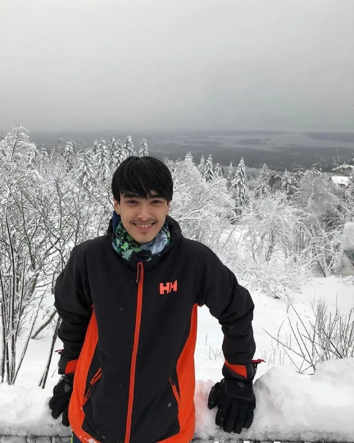 ส่องภาพล่าสุด "เฮนรี่" ลูกพี่ลูกน้อง "ญาญ่า" หล่อละมุนแย่งซีน 