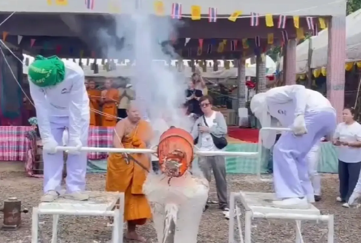 ฮือฮาทั้งสุรินทร์! เลขธูปพิธีเททอง "หลวงปู่หงษ์" เกลี้ยงแผง