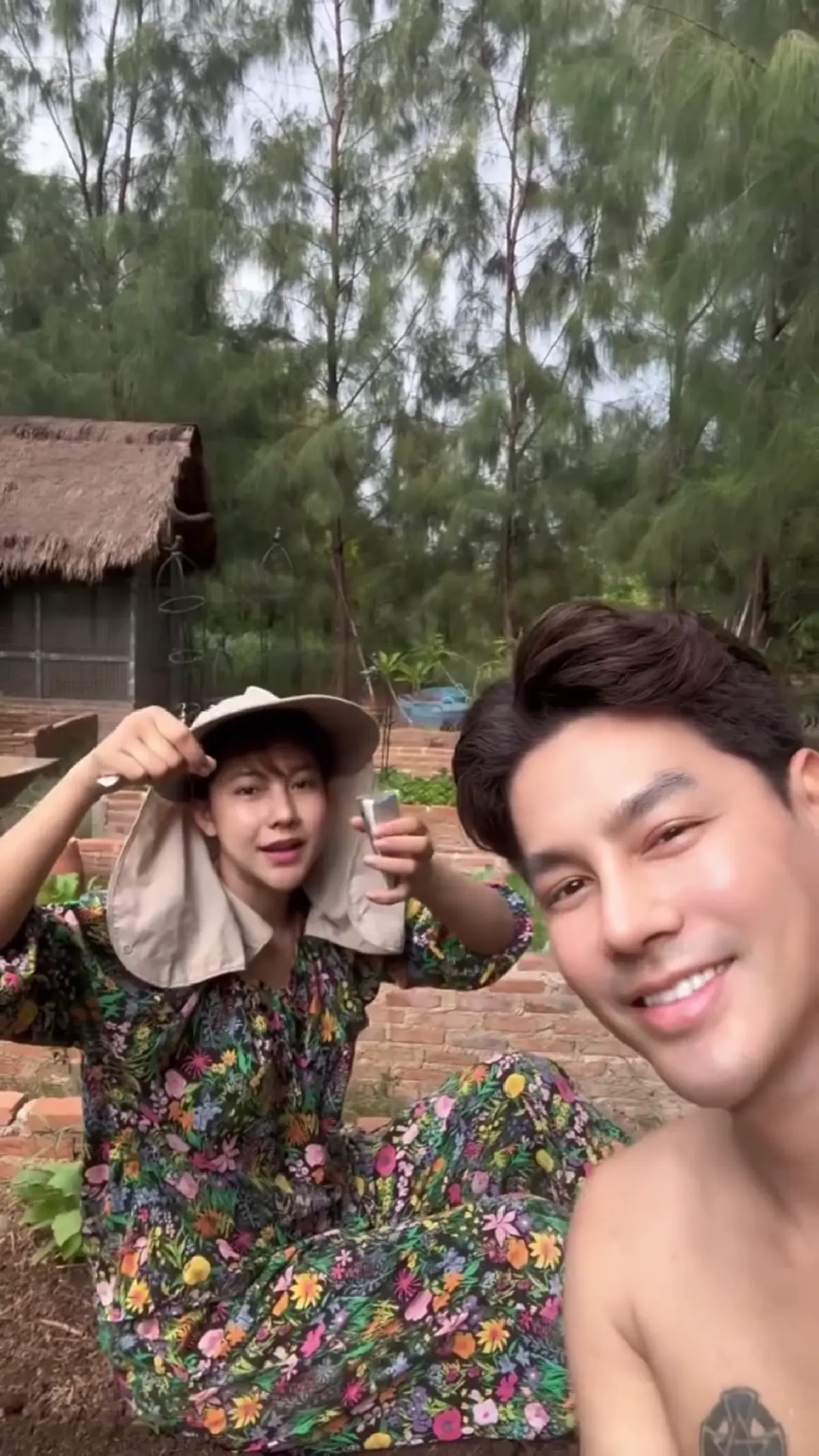 "เพ็ชร ฐกฤต" ตรวจงานกลางสวน แฟนคลับแห่แซว "คนงาน" สวยระดับนางเอก