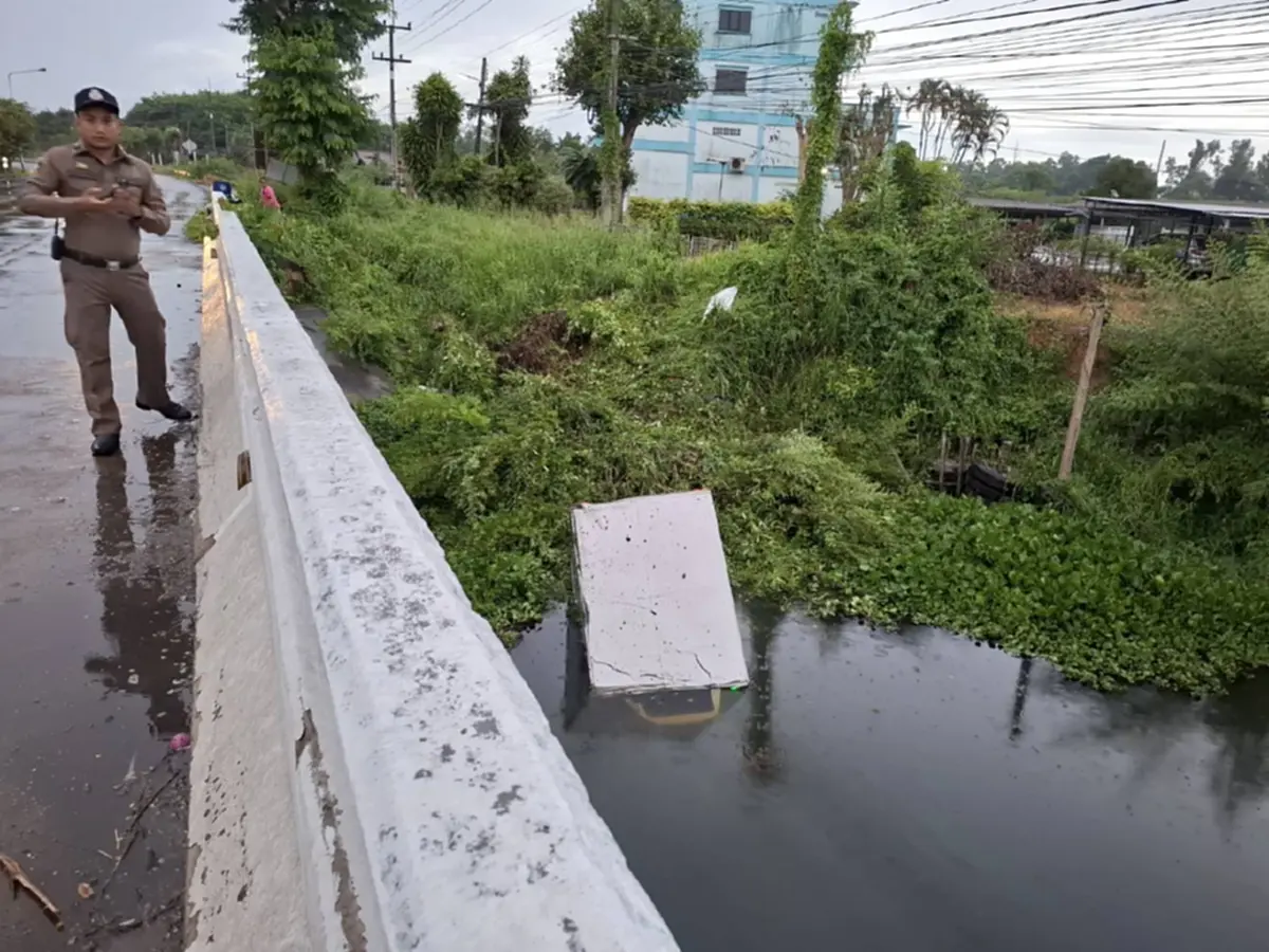กระบะดิ่งคลองจมทั้งคัน 2 ชีวิตรอดหวุดหวิด เชื่อสิ่งนี้ช่วยไว้