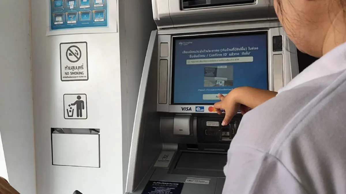 คึกคักแน่นกรุงไทย! ชาวพิษณุโลกแห่ยืนยันตัวตน 'บัตรคนจน' รอบใหม่