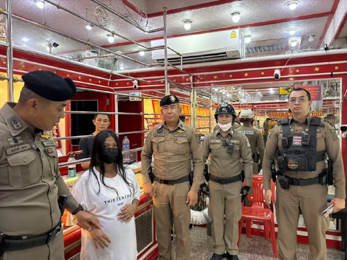 เจ้าของร้านตาไว! จับพิรุธสาวเมียนมา มือสับสร้อยปลอมแลกทองแท้