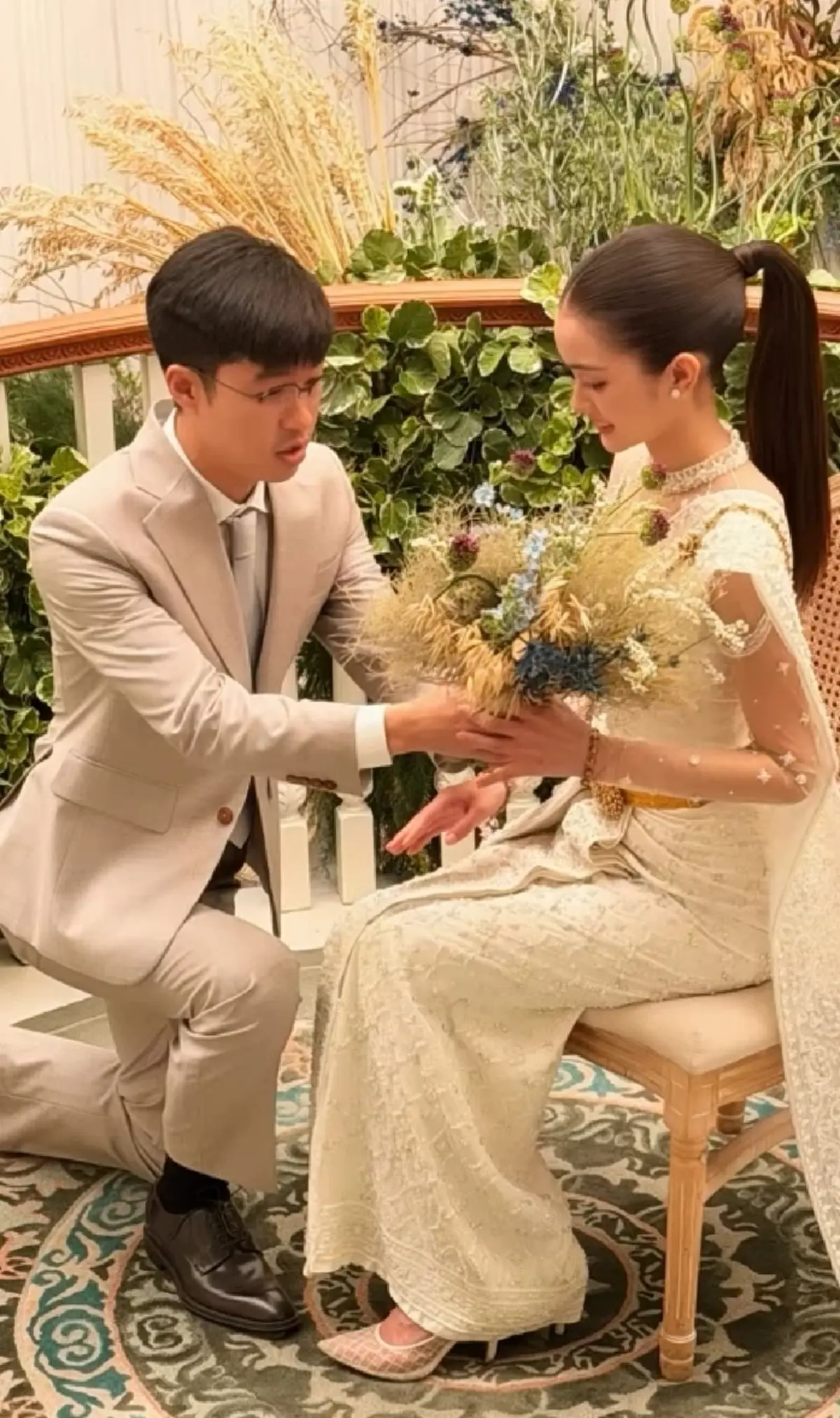 นางเอกดัง ควงลูกชายเนวิน เข้าพิธีวิวาห์ มี อนุทิน ร่วมเป็นประธาน