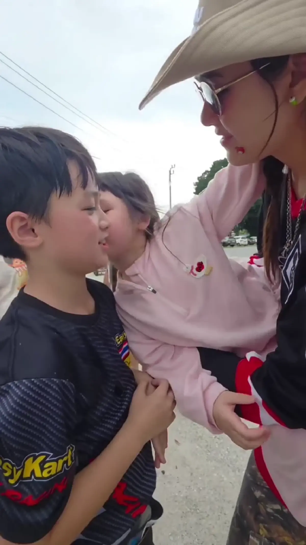 "ชมพู่ อารยา" โพสต์ภาพลูกชาย ล่าสุด  "พายุ" เปลี่ยนไปมาก 