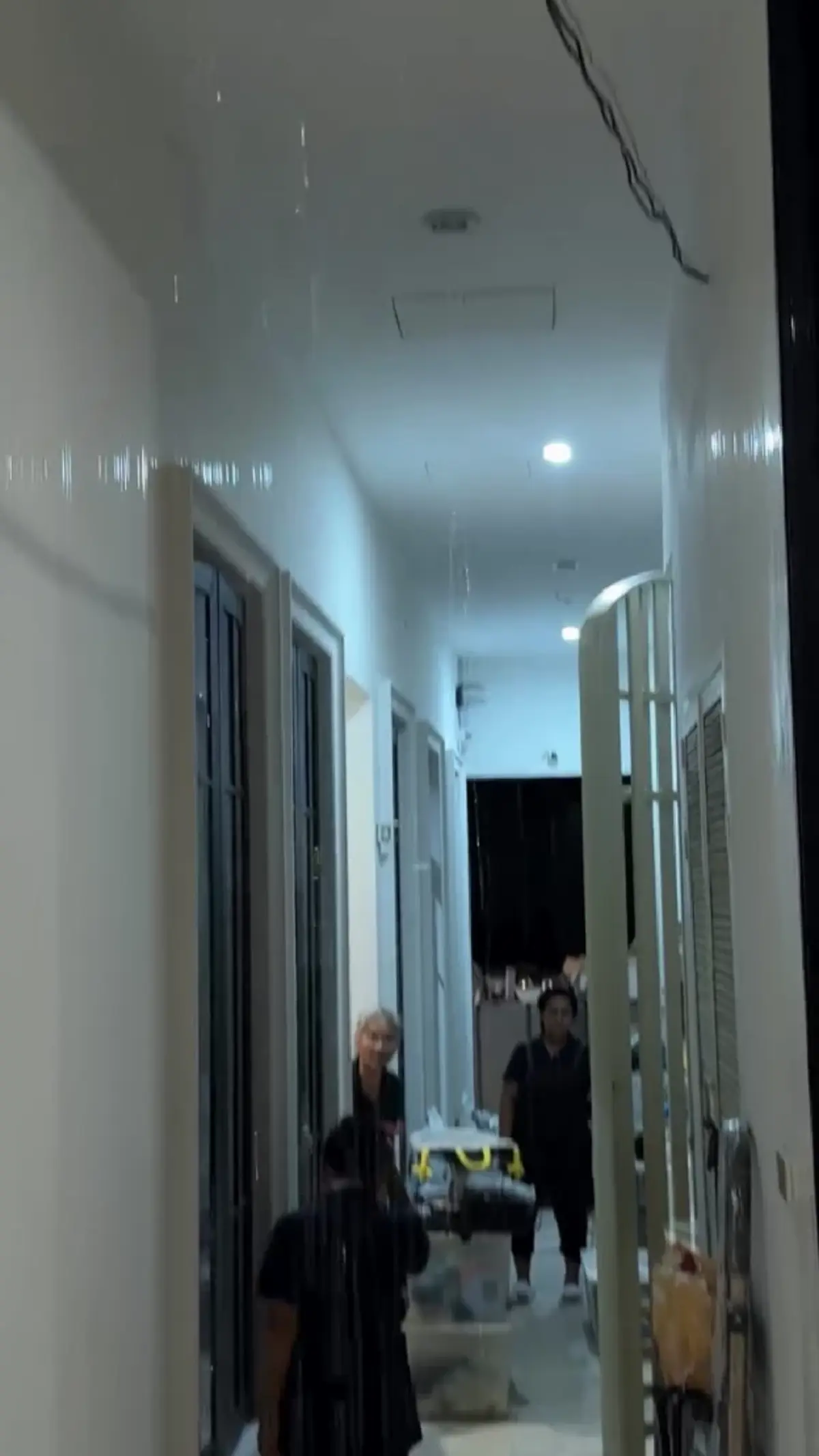กุมขมับ! "อั้ม พัชราภา" โพสต์คลิปบ้านใหม่น้ำรั่วหนักราวกับน้ำตก