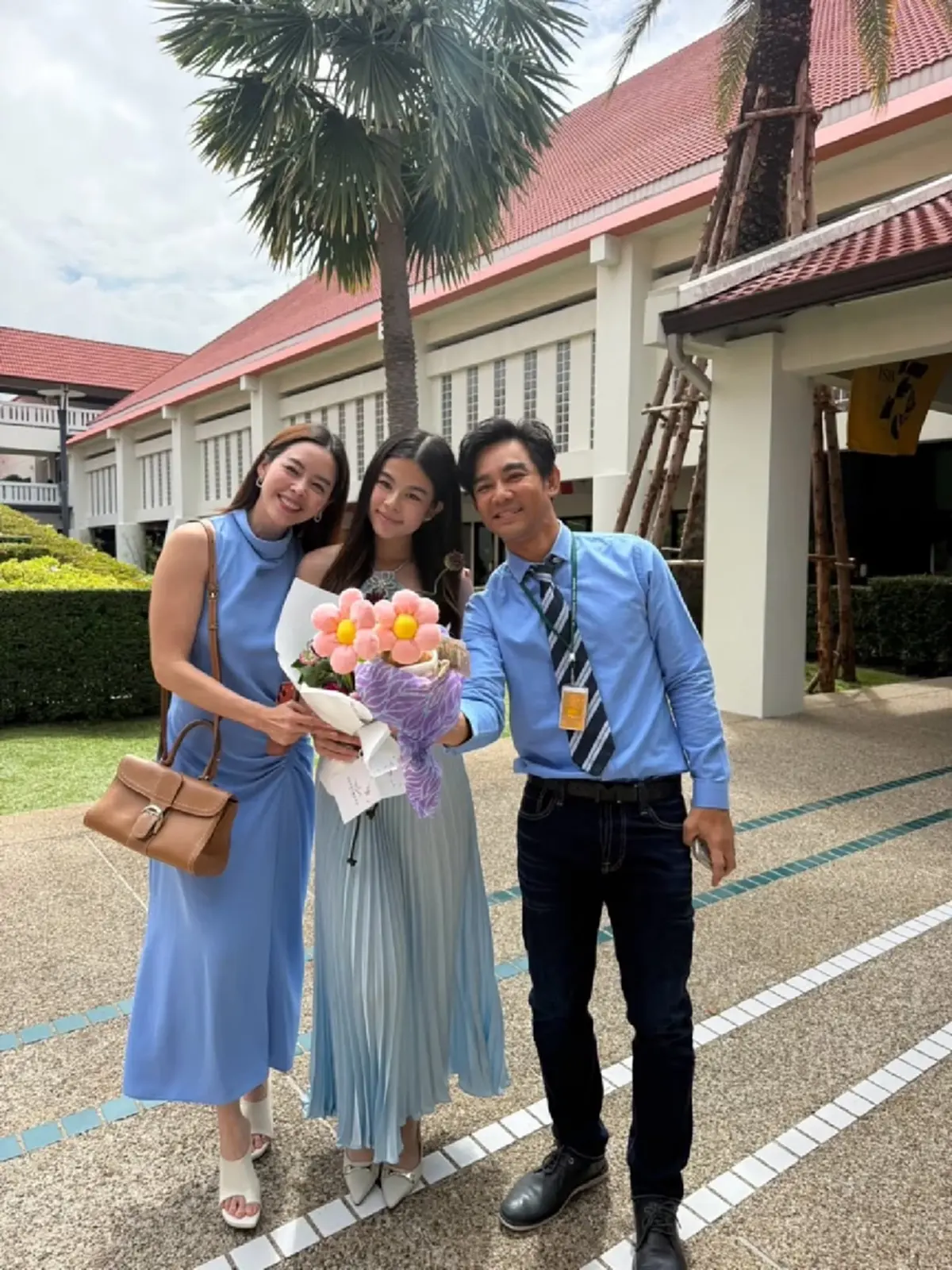 "น้องโสน" ลูกสาวมอส ปฏิภาณ วัย 14 ปี สวยออร่าพุ่งกลางงานโรงเรียน