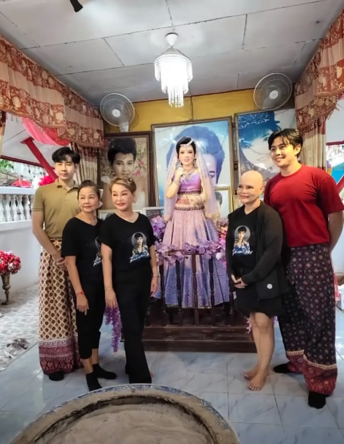 เลขพิธีเปลี่ยนชุด พุ่มพวง ดวงจันทร์ ครบรอบ 34 ปี ล้วงไหได้เลขสวย